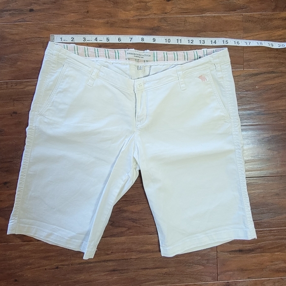 Abercrombie & Fitch Y2K Vintage Bermuda White Low Rise Shorts Size 4 - Picture 6 of 8